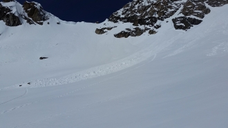 Climber triggered slide on Beehive Peak 3